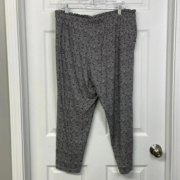 Torrid Black and White Design Paperbag Waist Pants Size 1X Womens Plus - Picture 4 of 4